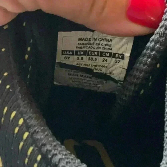 Under Armour Curry 2 Long Shot (Black/Taxi-White) in  Boys Size 6Y or 38.5 EU - Picture 5 of 7